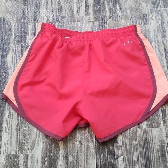 Nike WOMEN'S CORAL 2-IN-1 RUNNING SHORTS, SIZE MEDIUM - Picture 7 of 8